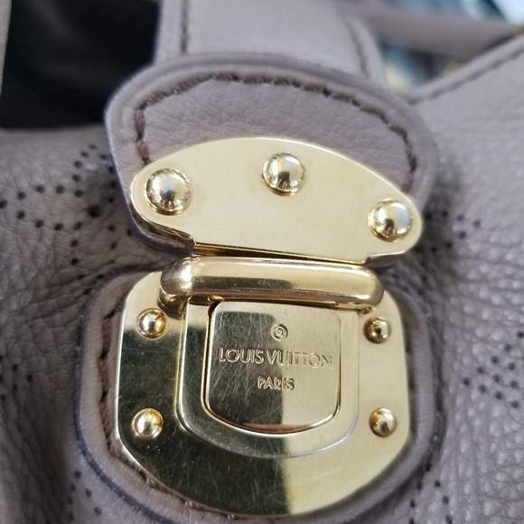 🤩SOLD🤩Vuitton Mahina Hobo L Poudre - Picture 3 of 8